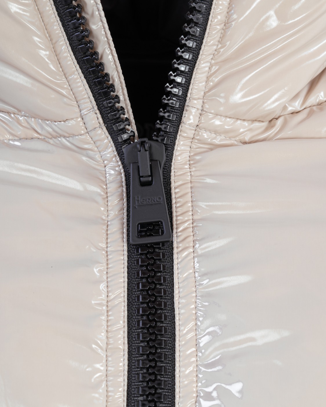 shop HERNO Saldi Piumino: Herno piumino corto.
Cappuccio.
Maniche lunghe.
Chiusura con zip con doppio cursore.
Tasche laterali.
Vestibilità regolare.
Composizione: 100% Poliammide.
Fabbricato in Armenia.. PI001079U 12220-1985 number 5467381